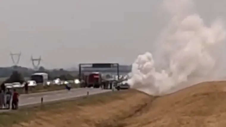 Kod Jastrebarskog se zapalio automobil, usporen promet prema jugu