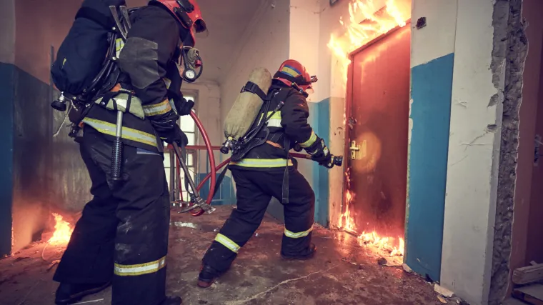 Tragedija u Srbiji: Majka bacila dijete s četvrtog kata pa i sama skočila