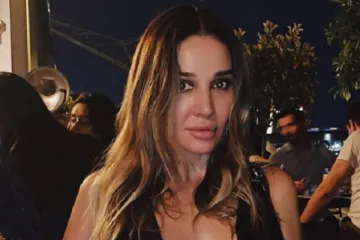 Pozirala u lateks haljini i isprovocirala ubojitim dekolteom