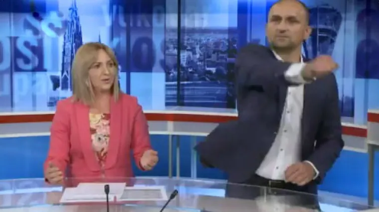 VIDEO Urnebesna objava javne televizije: 'U studiju vi&scaron;e nema komaraca, situaciju je rije&scaron;io župan'