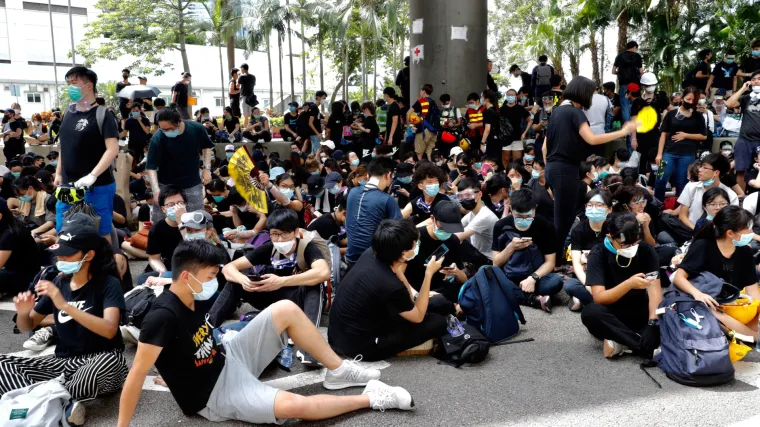 Ponovno okupirane zgrade vlade u Hong Kongu: Ovaj put prosvjeduju i srednjo&scaron;kolci