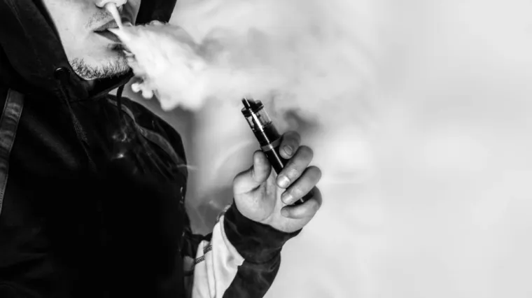 E-CIGARETA MU PROSULA ČELJUST: Tinejdžer zamalo poginuo zbog glupe pogreške koju čine mnogi pušači