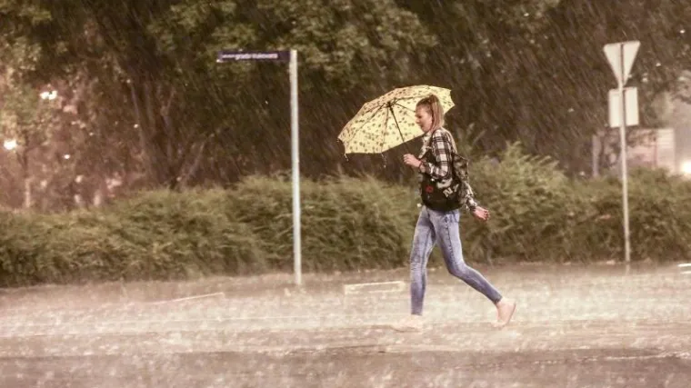Od sredine dana opet jači razvoj oblaka, pljuskovi i grmljavina. A za vikend? Nažalost, ni&scaron;ta bolje...