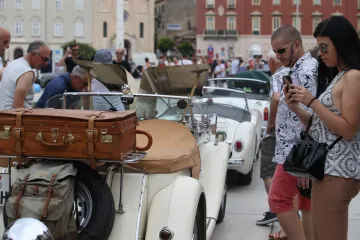 Kakvi ljepotani! Splitsku rivu ukrasili automobili koji mame poglede gdje god se pojave