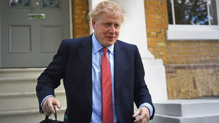 Partnerica vri&scaron;tala jer je vinom uni&scaron;tio sofu: 'Nije ti stalo ni do čega, sve uni&scaron;ti&scaron;!'