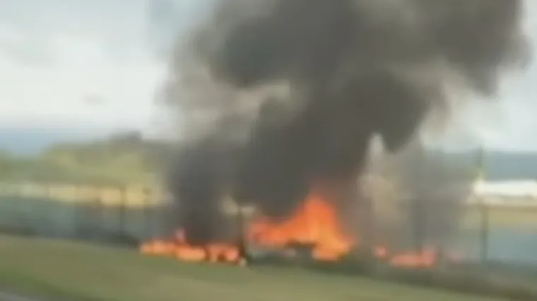 Nedugo nakon polijetanja, zrakoplov se sru&scaron;io i zapalio, poginulo 11 putnika i posada