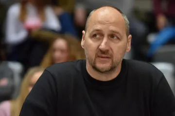 'Krenen doma sinoć i naletin na njega. Kako san gušta uru vrimena...'