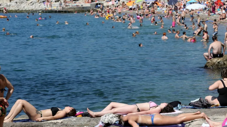 Danas vruće i sparno: Od sredine tjedna vrijeme će biti opasno, pazite na svoje zdravlje