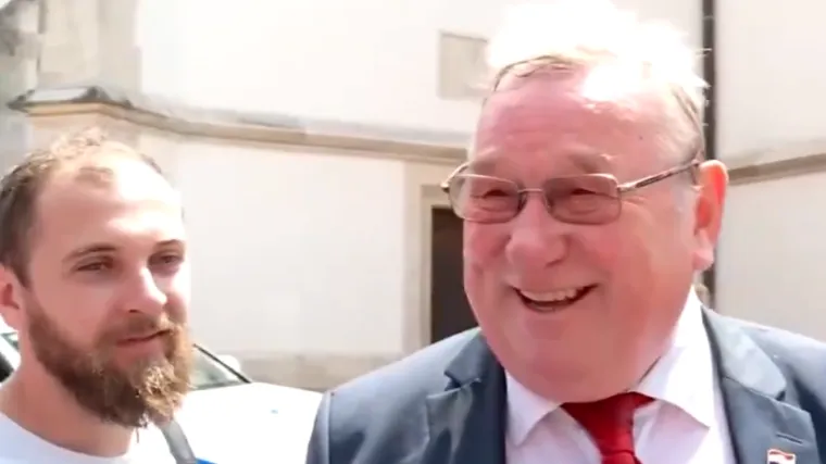 &Scaron;eks objasnio i o kakvom neugodnom materijalu o predsjednici je govorio