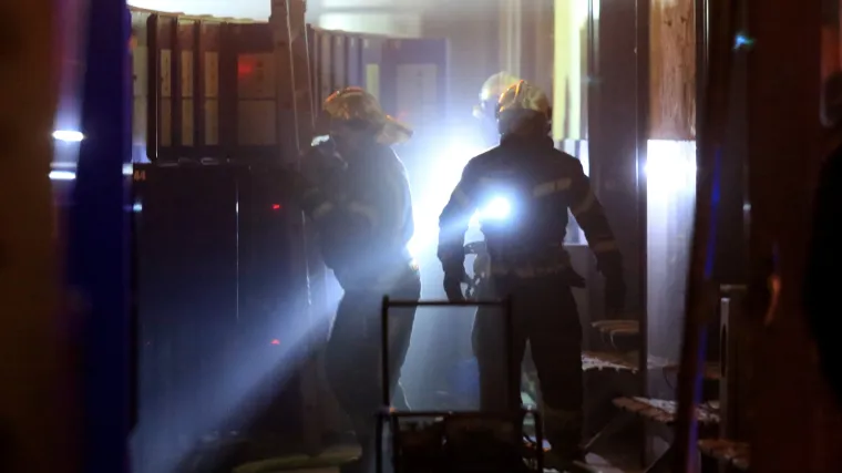 Planuo požar u napu&scaron;tenom objektu u Trogiru: Vatrogasci izvukli tijelo nepoznate osobe