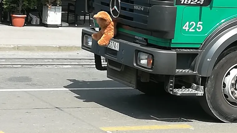 Kao scena iz filma: Jedan detalj na kamionu Čestoće razveselio i nasmijao brojne Zagrepčane!
