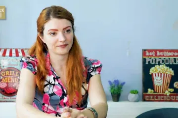 Prvi bebini mjeseci: Kako vanjski podražaji utječu na bebine grčeve?