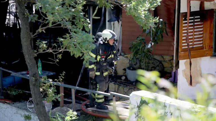 FOTO, VIDEO Zapalila se konoba iznad jedne od najljep&scaron;ih plaža na Kvarneru