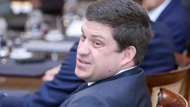 'Nije točno da Vlada i HDZ ne žele rije&scaron;iti problem djece s pote&scaron;koćama koji žive na otocima'