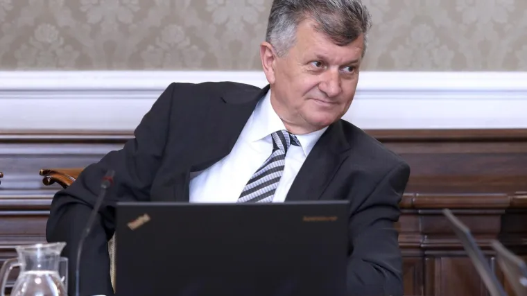 Nered u resoru, a uglavnom se umjesto 'spremanja', traži vi&scaron;e novca