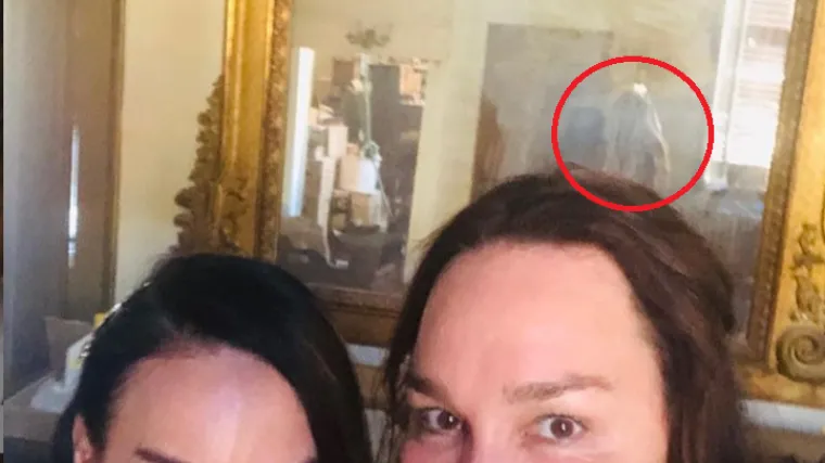 Fotka je prestravila njene obožavatelje, pogledajte pozadinu