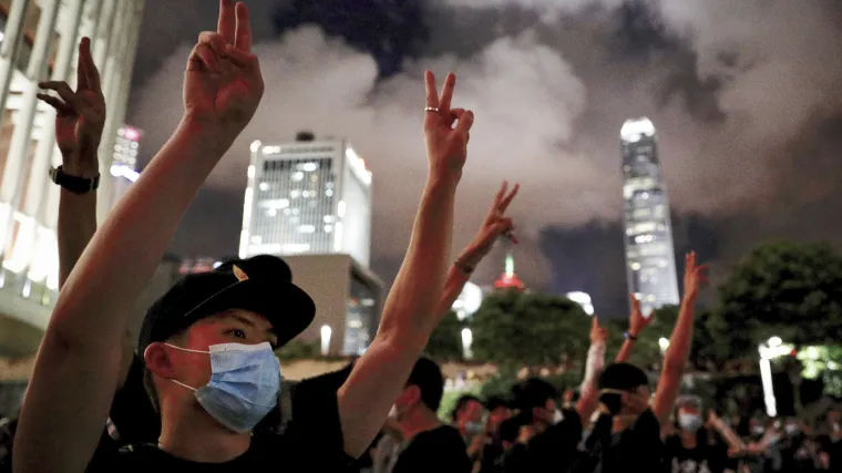 FOTO Opsadno stanje: Prosvjednici u Hong Kongu probili se u parlament, ogla&scaron;ena uzbuna