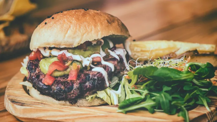 Zdravije je pojesti dva hamburgera, nego hamburger i pomfrit