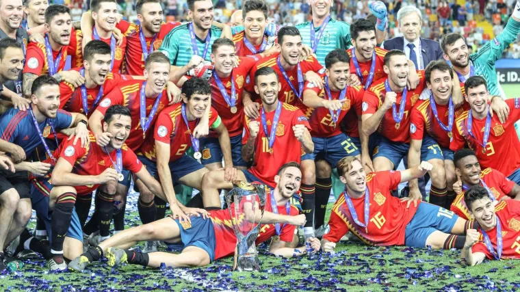 &Scaron;panjolska u deliriju zbog svojih zlatnih nogometa&scaron;a; Marca se poklonila Dinamovoj zvijezdi