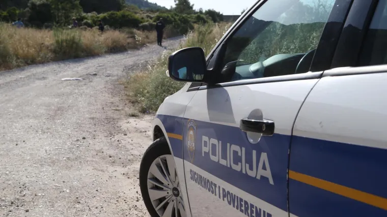 FOTO Jezivo otkriće u Ka&scaron;telima: Vatrogasci gasili požar pa prona&scaron;li izgorjelo tijelo žene