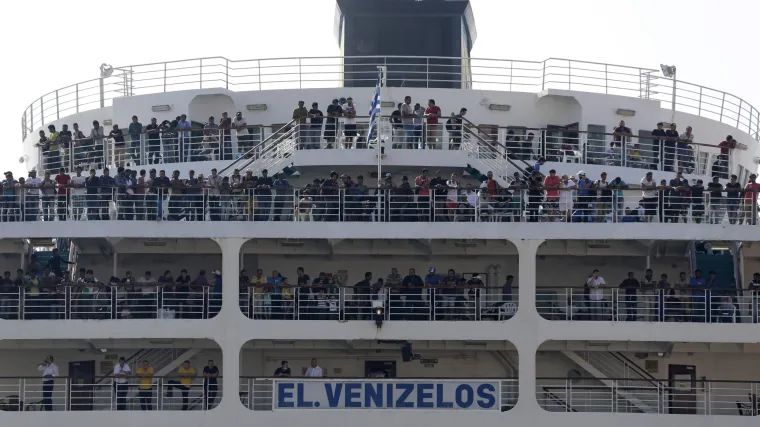 Tisuće putnika zaglavili u Grčkoj zbog &scaron;trajka trajektnih radnika