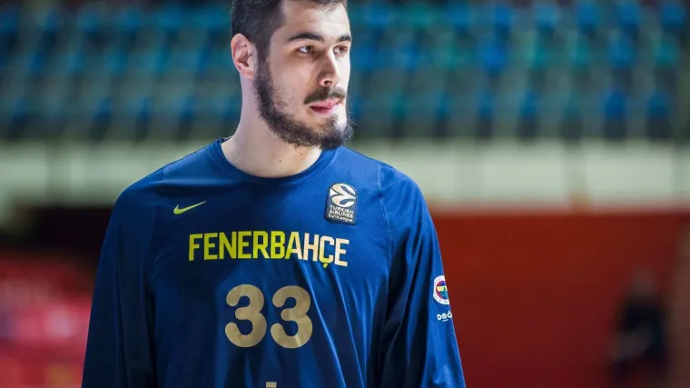 Srpski izbornik otpisao svog ponajboljeg ko&scaron;arka&scaron;a