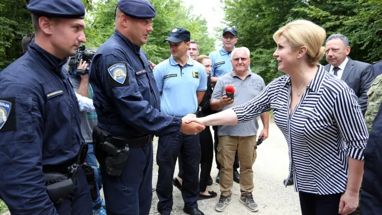 'Policija ne tuče migrante, kad se provlačite kroz težak teren, normalno je da imate masnice'