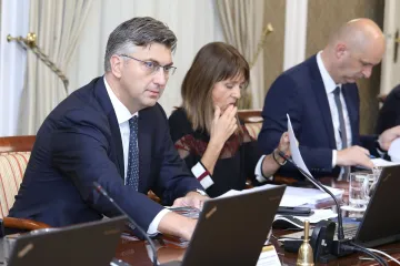 Vlada iza zatvorenih vrata odradila novu rundu kadroviranja