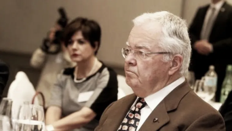 Teretilo ga se da je za malo novca stekao niz vrijednih tvrtki