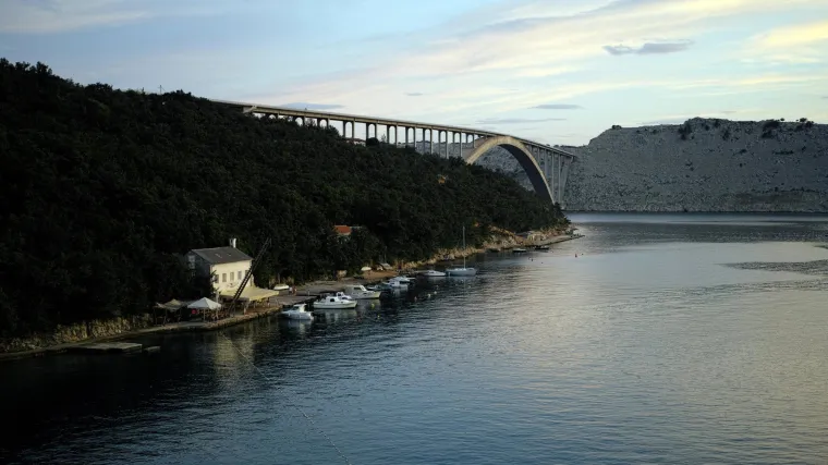 Dobio dozvolu da obnovi ribarsku kućicu, a onda je doveo bagere