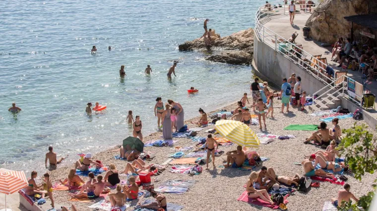 Kakvo je zapravo stanje u sezoni? Hoteli se jo&scaron; uzdaju u 'last minute', apartmani u problemima...