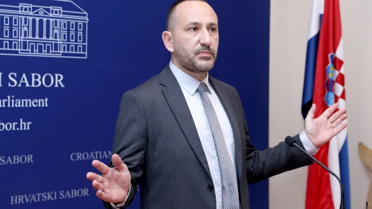 Zekanović 'opleo' po predsjednici: 'Licemjerna je kad su u pitanju migranti. Poku&scaron;ava prevariti birače'