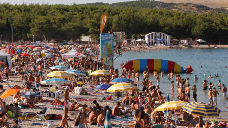 Filmsko razbojstvo na najpopularnijoj hrvatskoj plaži, policija traga za počiniteljima