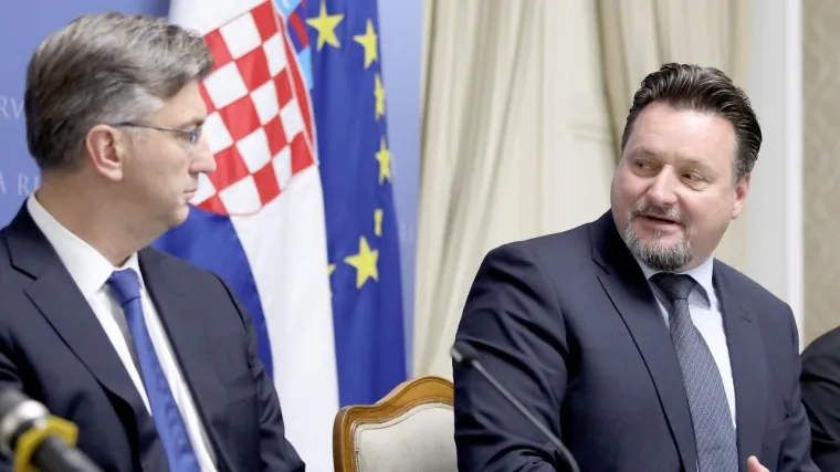 'Sudbina svakog ministra je u rukama premijera; lažne afere nisu ugodne ni stranci ni Vladi'