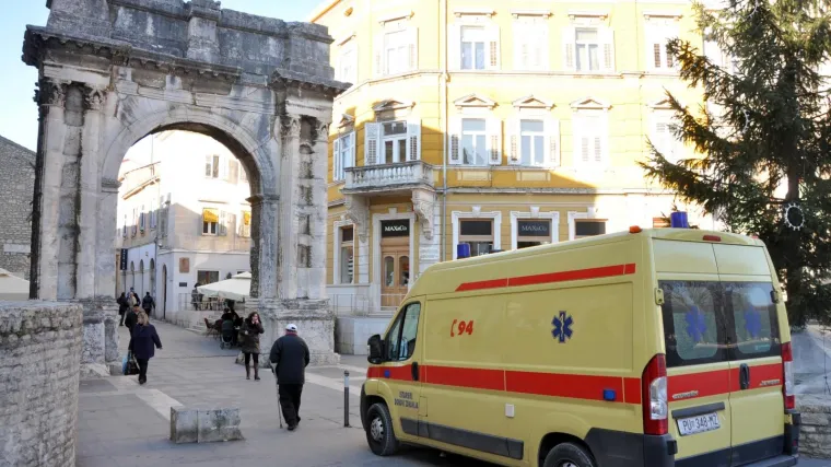 Oti&scaron;ao na posao, a ona ostala unutra?