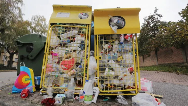 U jeku sezone Zračna luka Split davi se u smeću: 'Zaudara u zgradi, a toaleti su u groznom stanju'