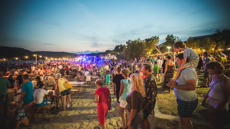 Osmi put zaredom Rajska plaža u Loparu se na jedan dan pretvara u Copacabanu