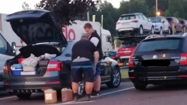 'Turisti u Hrvatskoj nose gorivo sa sobom': Poznati bloger prokomentirao prizor s na&scaron;e autoceste