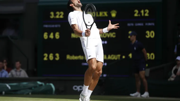 Novak Đoković prvi finalist Wimbledona! Uspio je u trećem poku&scaron;aju svladati svoju 'crnu mačku'