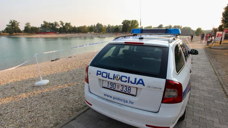 Čovjeku pozlilo u moru, preminuo je. Policajac se nije približio da ne smoči uniformu?
