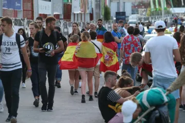 TEK JE ZAVRŠILA PRVA VEČER, ŠTO IH SVE JOŠ ČEKA? Split su poharali partijaneri s Ultre, pogledajte kako su jutros izgledale ulice