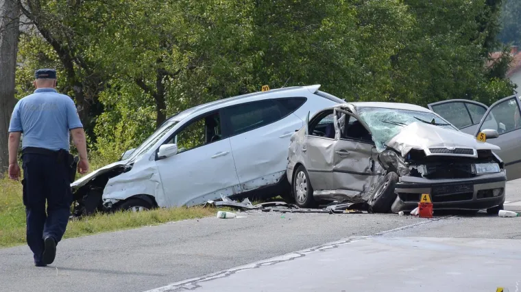 VIDEO Tragedija kod Gvozda: Pre&scaron;ao u suprotan smjer i poginuo, dječak se bori za život