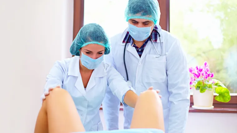 Doktor i medicinska sestra osuđeni zbog ilegalnih pobačaja: Od tri žene naplatili su 7500 kuna