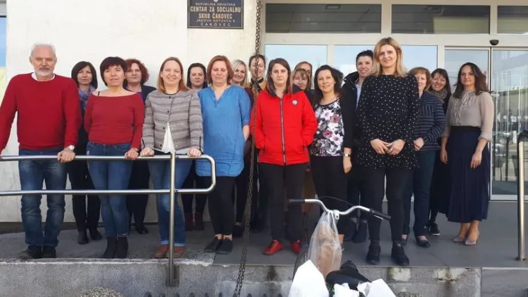 Socijalni radnici &scaron;okirani: 40-godi&scaron;njakinja koja ih je u siječnju napala nožem pu&scaron;tena iz pritvora