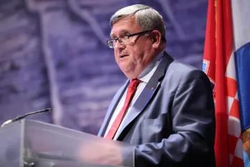 'Koncentrirajte se, ili ste opet na visokim štiklama pa to utječe na vaše raspravljanje'