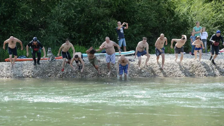Skokom u Dravu i Varaždinci se priključili manifestaciji 'Drava Jump'