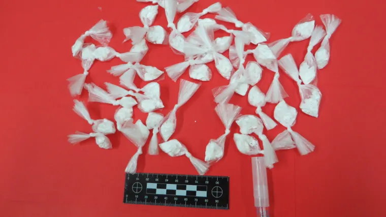 Zadarska policija zbog droge uhitila Zagrepčana: Pronađeno 40 paketića bijelog praha