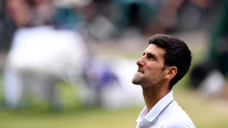 Đoković psovao mater i tukao po sudačkoj stolici pa na kraju jeo travu