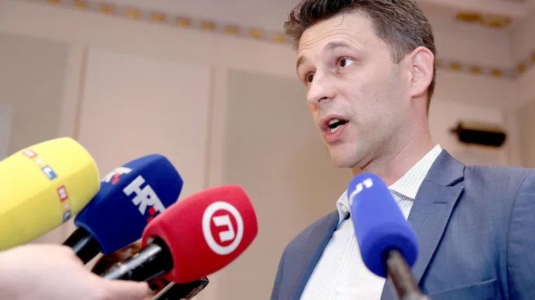 Petrov pozvao Plenkovića da podnese ostavku: 'Lavina je krenula, svaki tjedan ministar jedan'