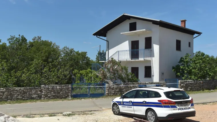 77-godi&scaron;nja žena pregažena u dvori&scaron;tu, preminula je na mjestu nesreće